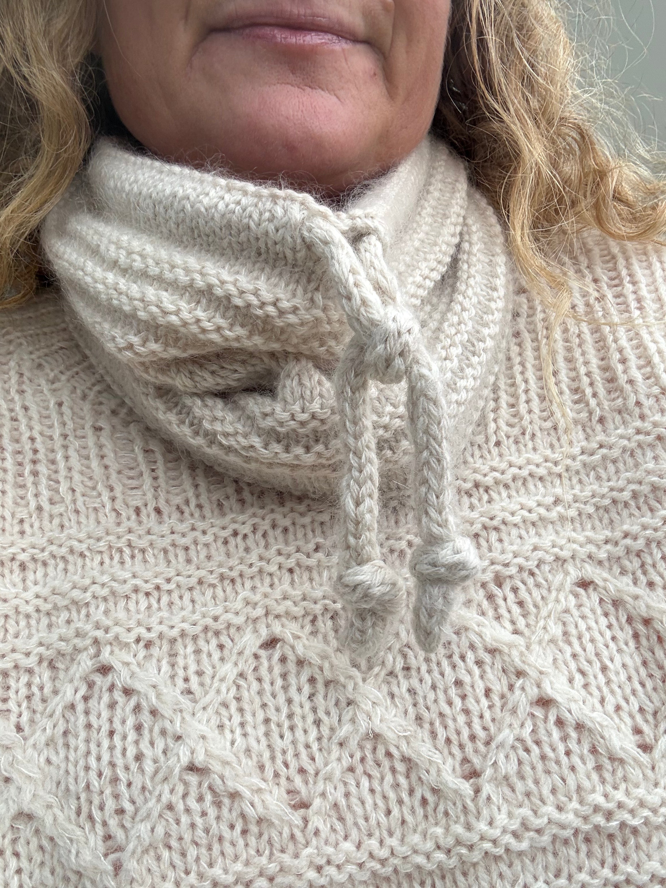 Lira Cowl