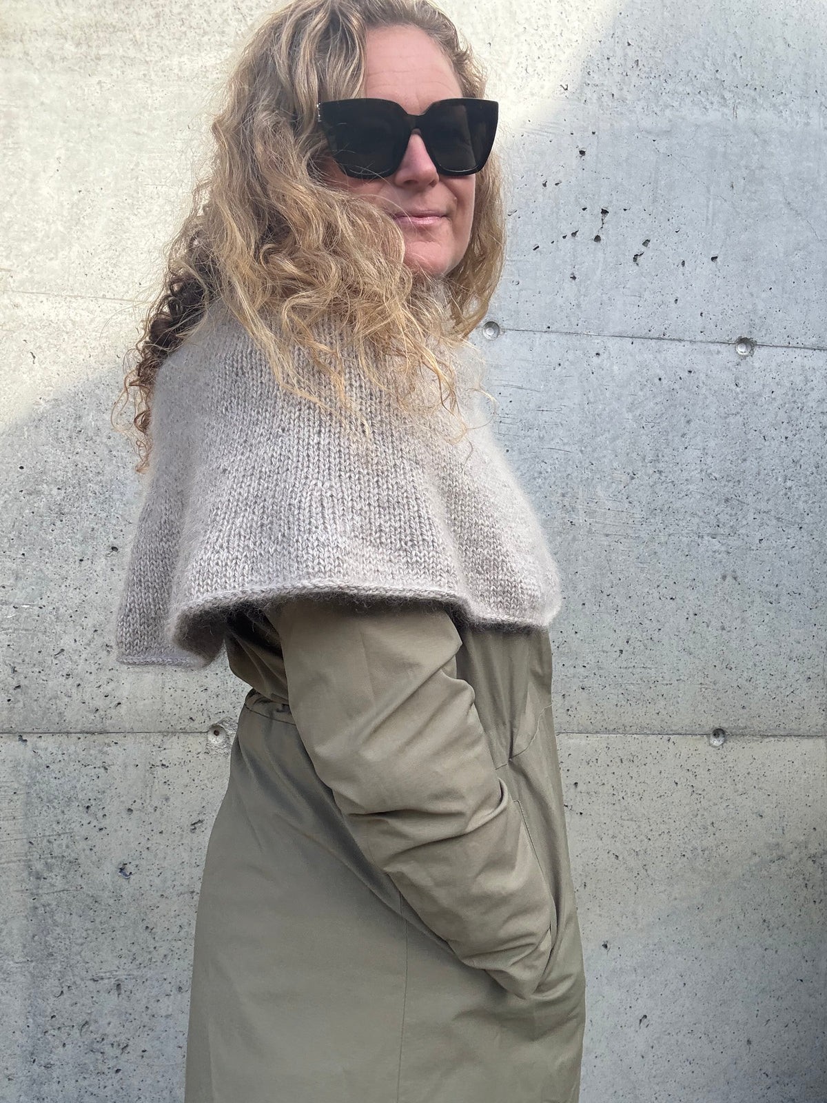 Molly poncho med en søt liten volang