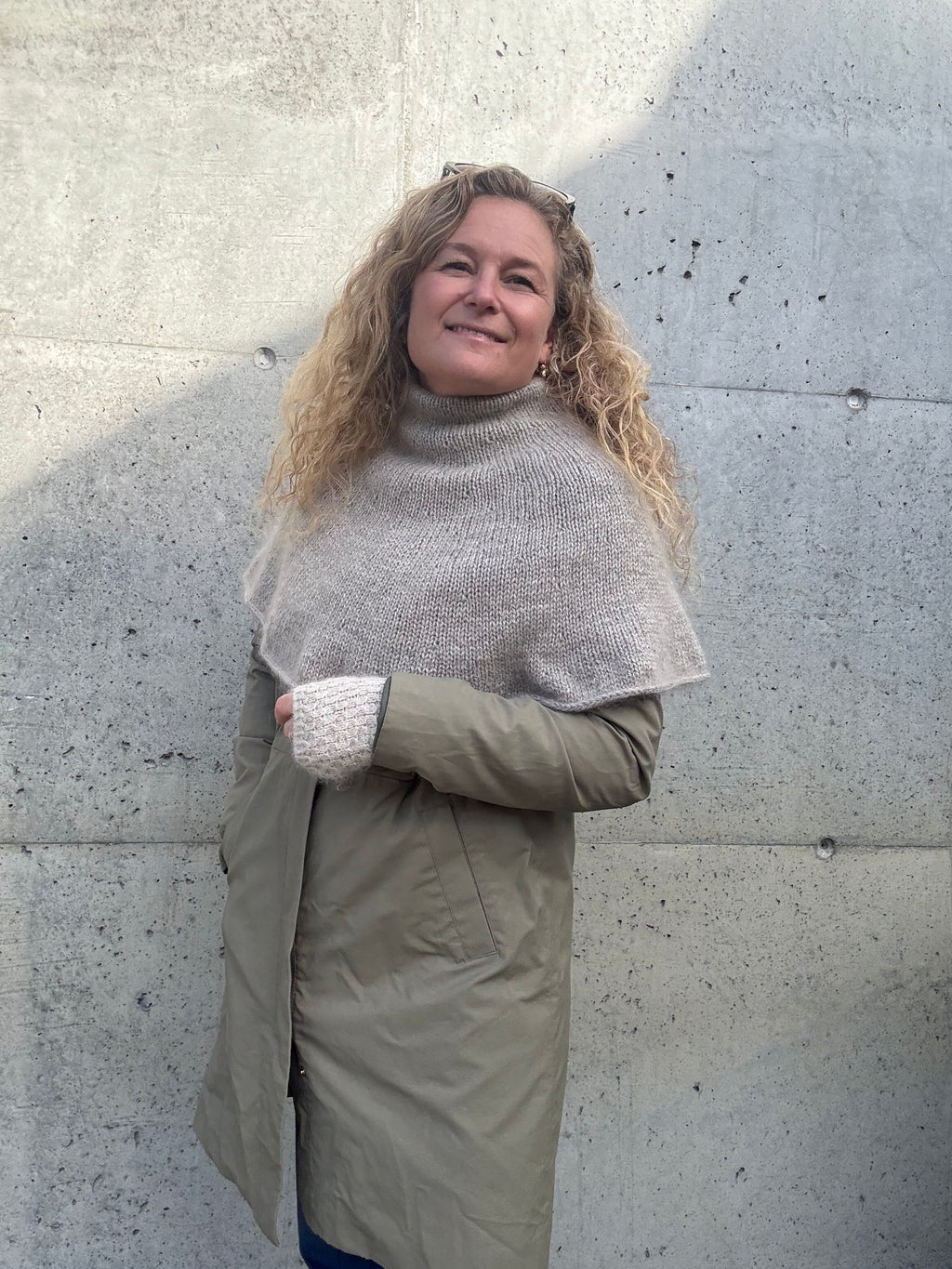 Molly poncho passer fint over vårjakken