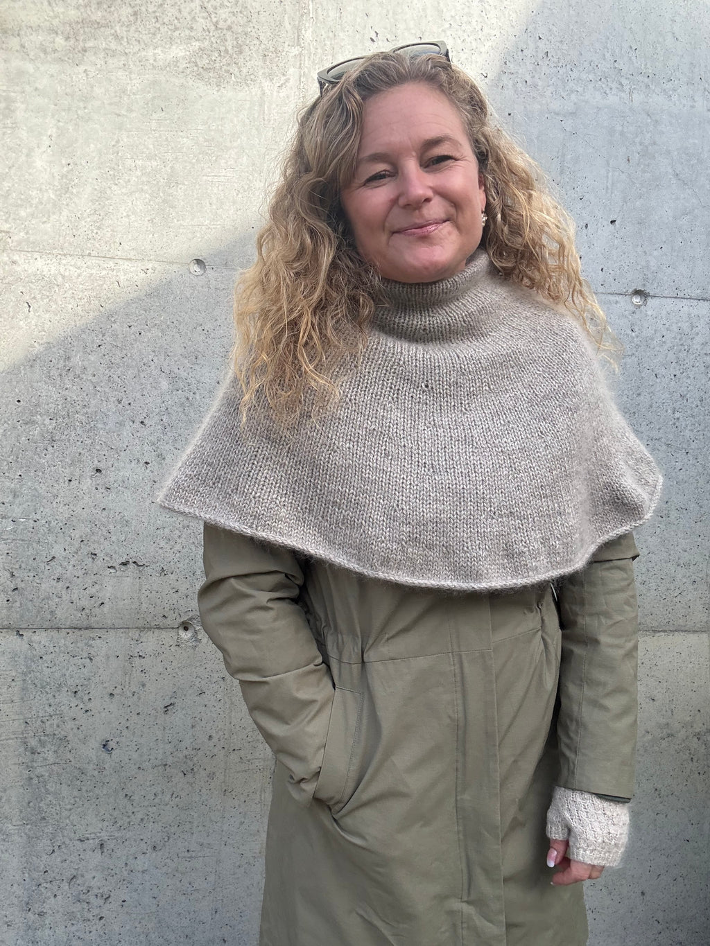 Molly poncho et et must til garderoben